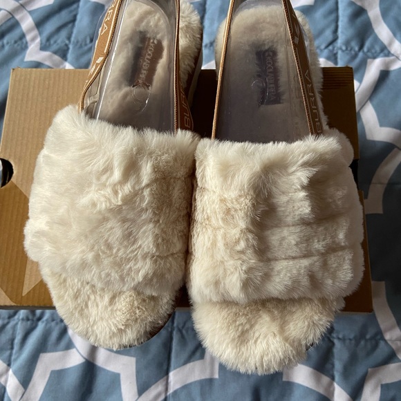 Kookaburra by UGG slippers. - Picture 2 of 4